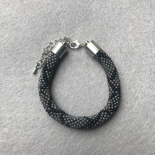 Браслет из бисера