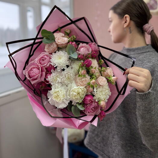 Микс кустовых роз и хризантемы