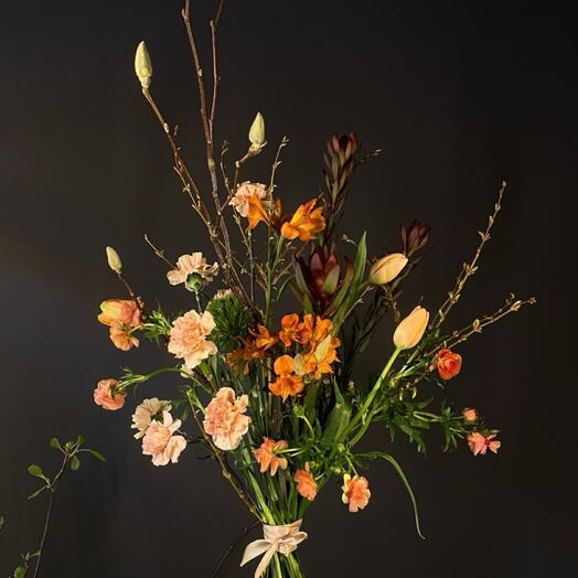 Авторский букет The Artisan s Blossom / садовые цветы/ цветущие ветви