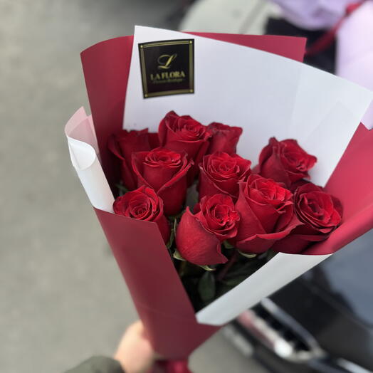 11 красных роз