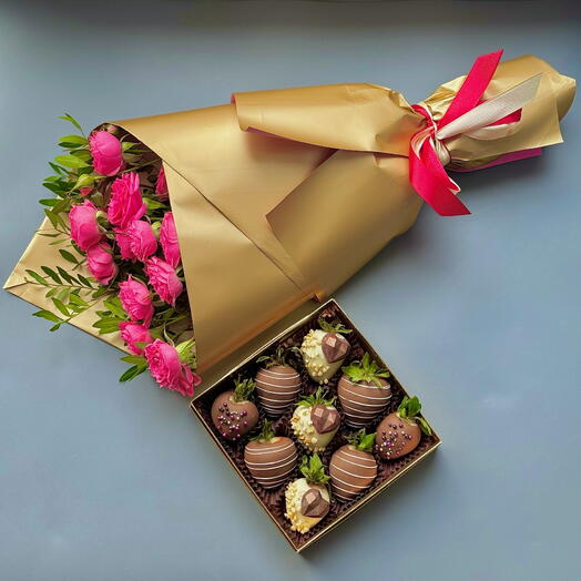 Клубника в бельгийском шоколаде 9 ягод Кремовая и букет кустовой розы