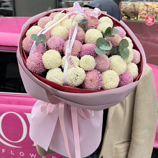 Объемный букет из трендовой момоко