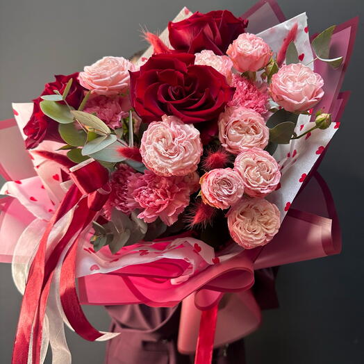 Букет любимой красные розы кустовые пион розы 🌹