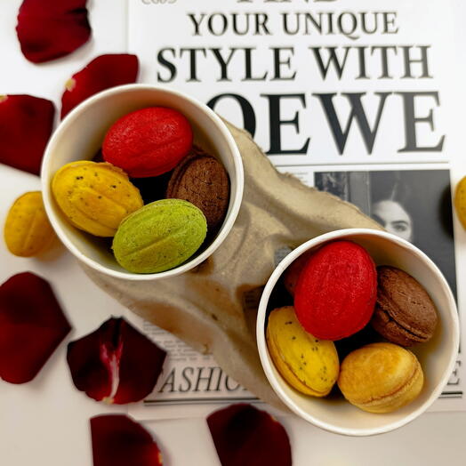 Орешки ассорти 20 шт(классика, банан-шоколад, яблочный пай,клубничный пломбир,лимонный чизкейк) маме, сестре, любимой, жене