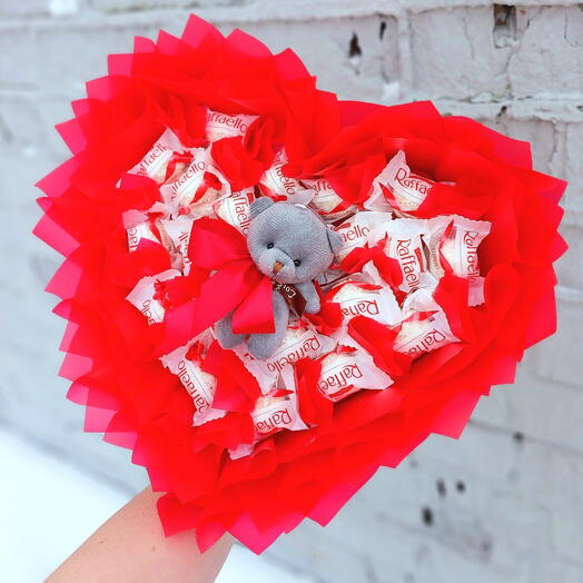 Букет из конфет "Рафаэлло валентинка"