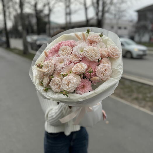 Нежно-розовый круглый букет