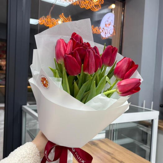 Букет из 9 красных тюльпанов