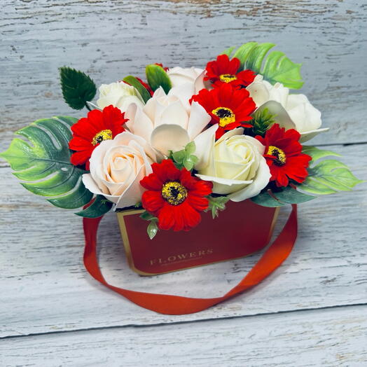 Композиция из мыльных роз и ромашек. Подарок на 8 Марта для жены, мамы, подруги, директора, учителя, воспитателя, коллеги