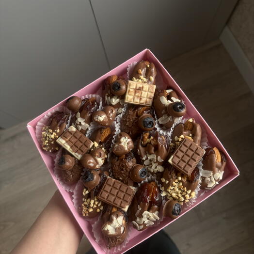 Финики в шоколаде 16 шт
