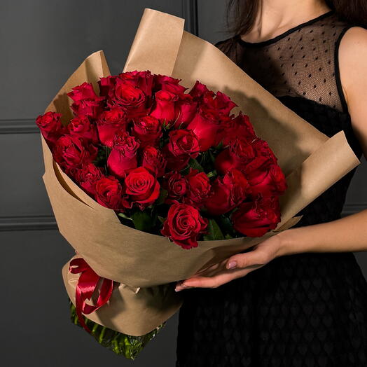 35 rosas rojas en la elaboración