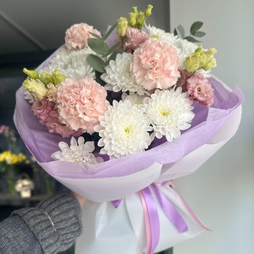 Букет из хризантем, эустом и гвоздик