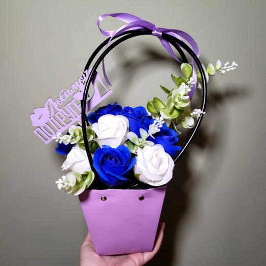 Композиция из пенных мыльных роз