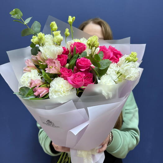 Ramo de rosas peonías con variedades de eustoma Alice