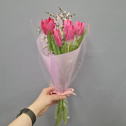 Букет тюльпанов с  джинстером