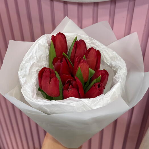 Алое свидание из 9 тюльпанов на 8 марта