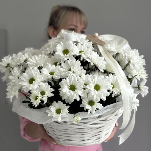 Корзина с ромашками