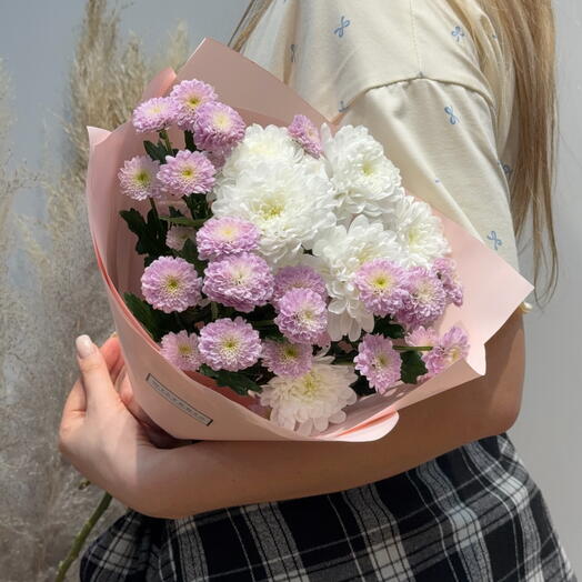 Нежный букет из хризантемы и мелкоцвета (02010437)