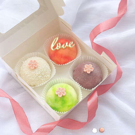 Мини бокс пирожных моти «Love»