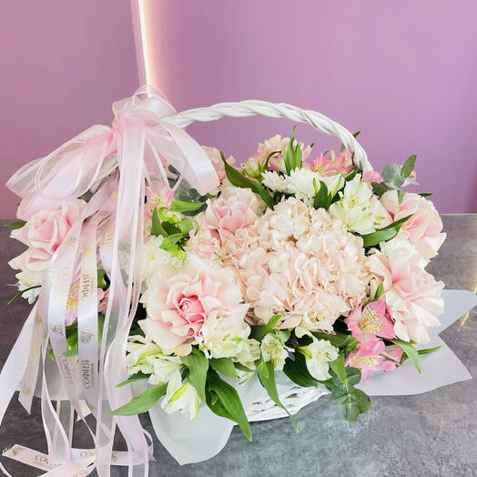Корзина с французскими розами, альстромерией, гортензией💞💞💞