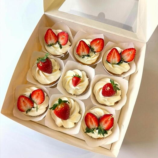 Клубничные капкейки