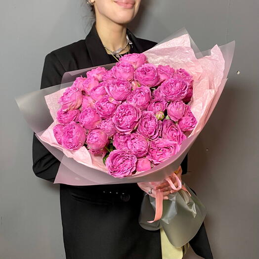 Monobucket of premium peony-shaped bush roses