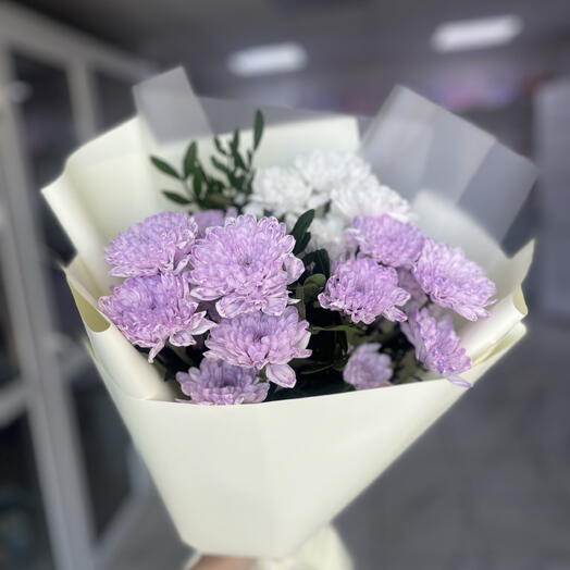Букет из трех кустовых хризантем