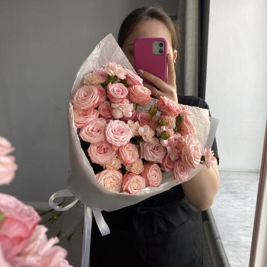 Розы кустовые с диантусом кустовым
