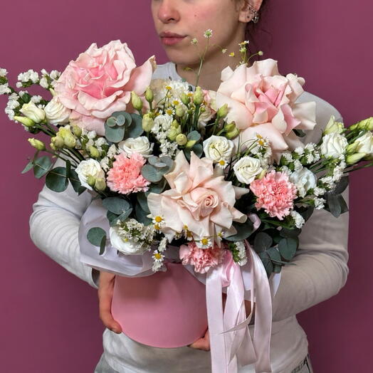 Flores en Caja con rosas francesas y Eustoma