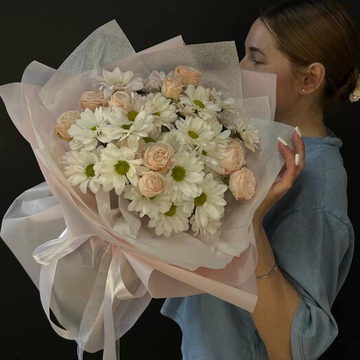 Букет из хризантем и кустовых роз