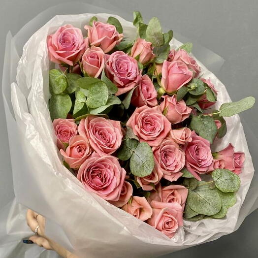 Мильфлёр роуз 🌸 (11 розовых кустовых роз с эвкалиптом)