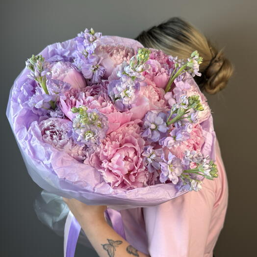 Лавандовая маттиола с розовыми пионами 💜🩷