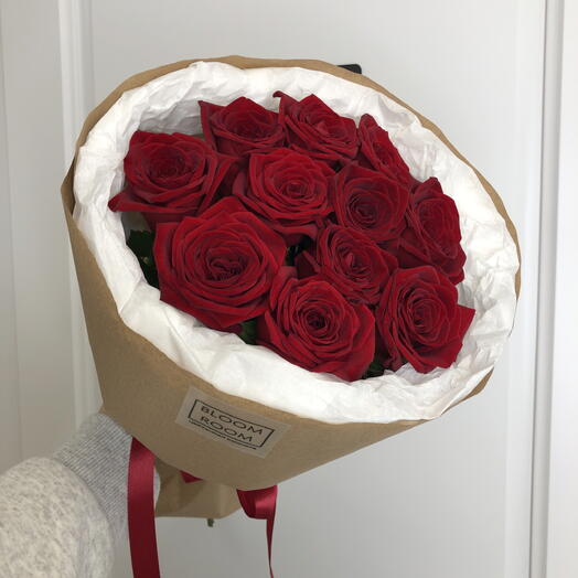 Букет в крафте с алыми розами 🌹🫶🏻Bloom room