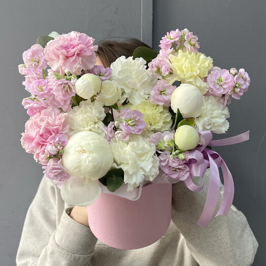 Диантусы и ароматная маттиола в шляпной коробке 🌸
