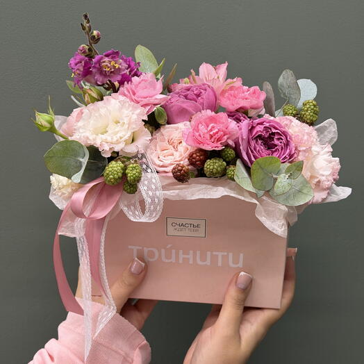 Композиция «счастье» с ягодами ежевики, в розовом цвете🤗🌸
