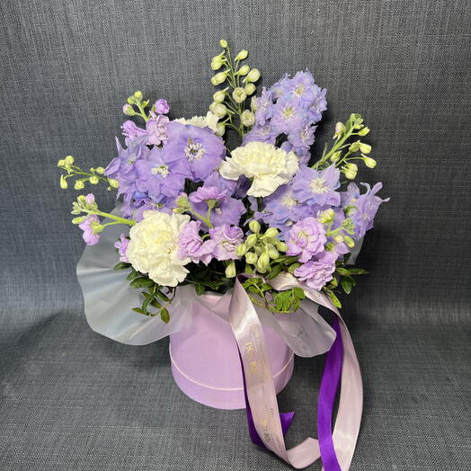 Коробка с дельфиниумом и маттиолой💜