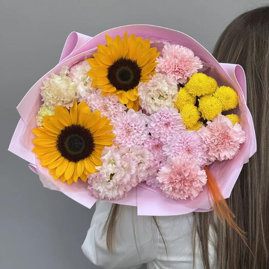 Букет из подсолнуха и кустовых хризантем