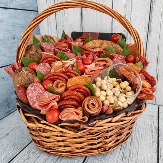 Корзина мясная с орехами