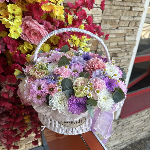 Корзина с цветами 🌸