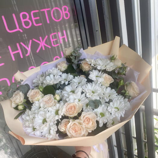 Хризантема с кустовой розой