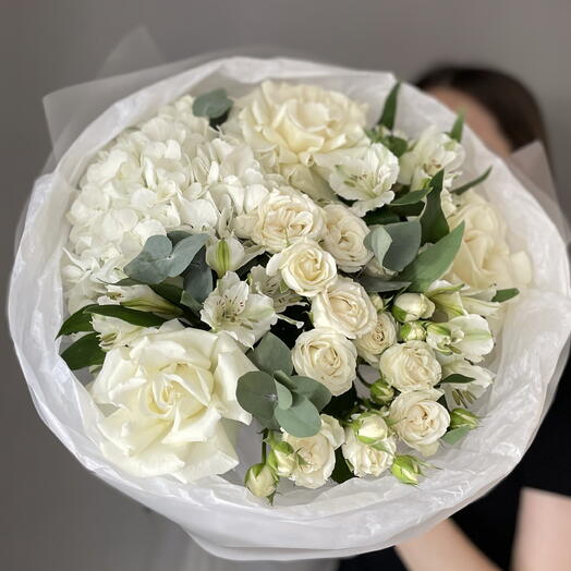 White Whisper — авторский букет в белых тонах