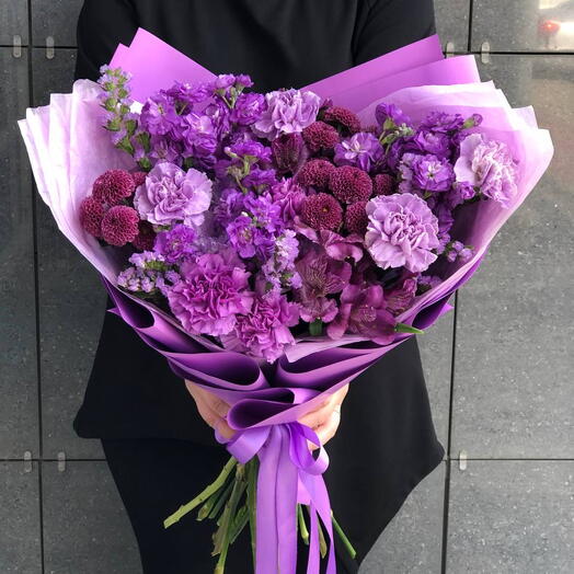 Purple Love💜 яркий букет из маттиолы, диантусов, альстромерий и хризантем