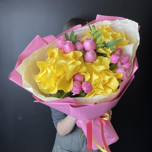 Милый букет с ажурными розами💛