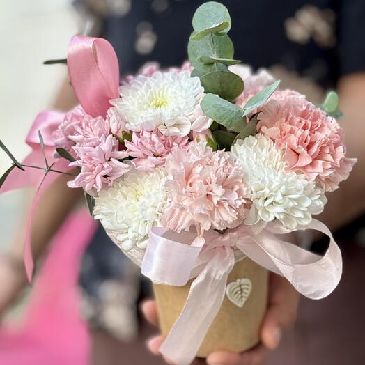 Композиция «Тёплое сердце» — гвоздики и хризантемы 🏡🌸