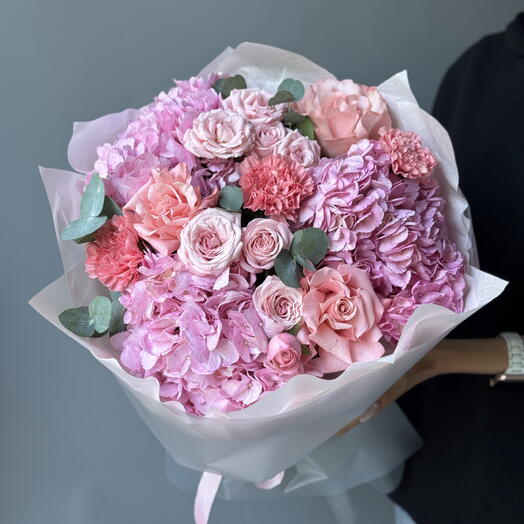 Букет «Райское наслаждение» с гортензией, розами и диантусами 🎀