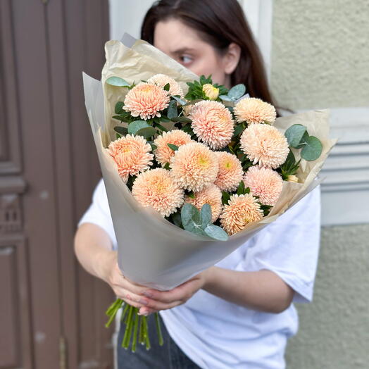 Нежный букет из кремовых астр Тедди в упаковке