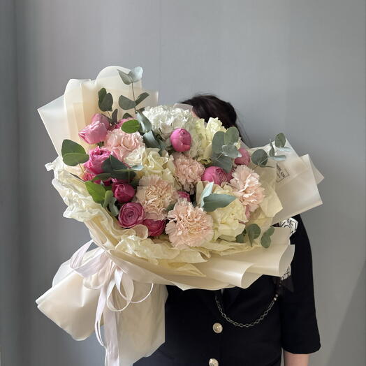Сборный букет с кустовыми Розами и гортензией🌸