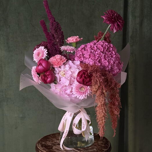 Букет с пионами