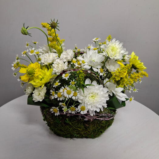 Корзинка с ромашками