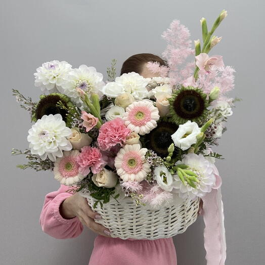Корзина с цветами «Нежный поцелуй»🌸💕