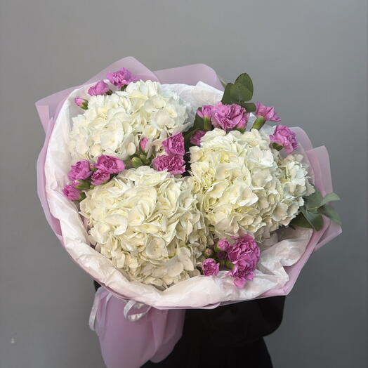 Гортензии и кустовые диантусы💜